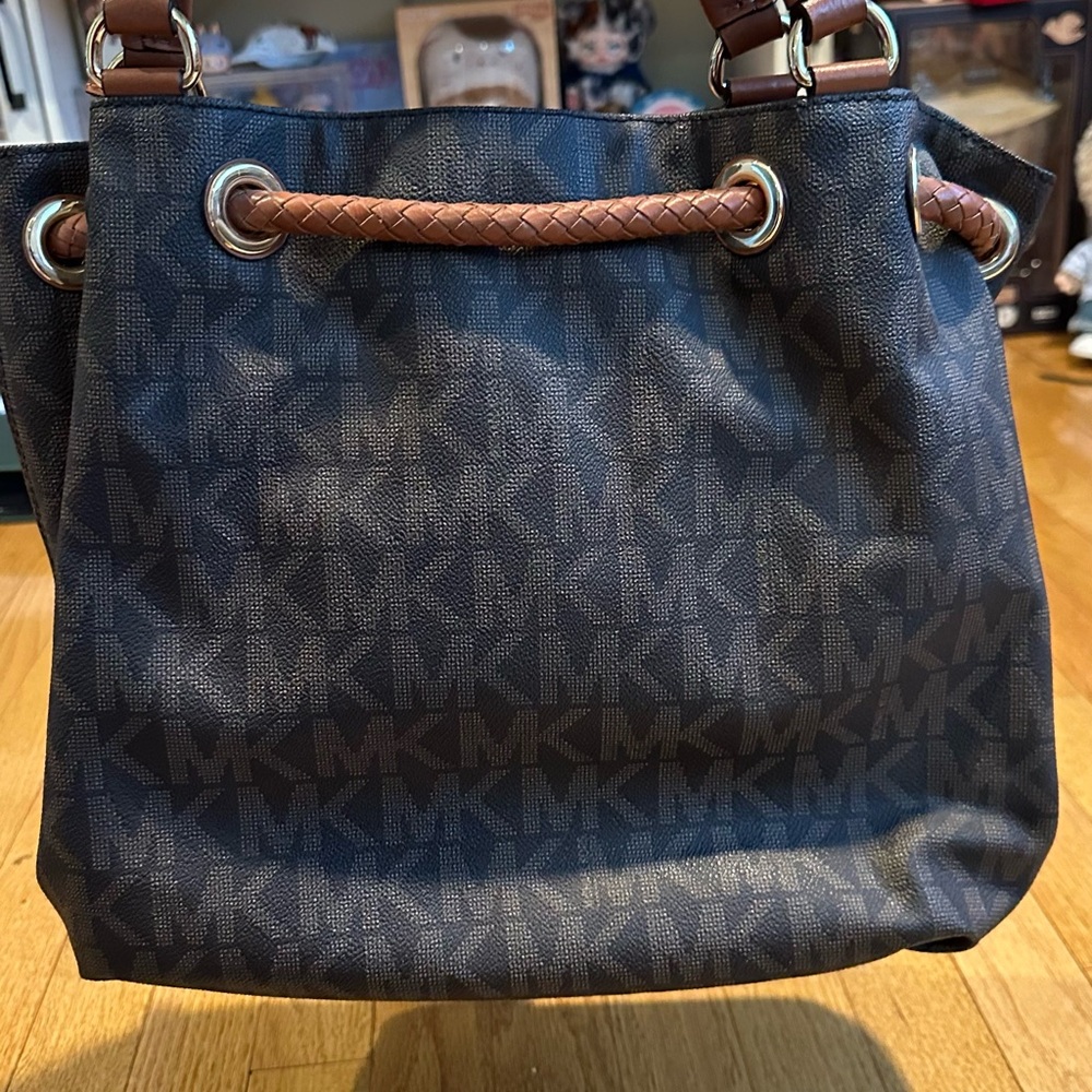 Michael Kors Black and Tan Shoulder Bag - Picture 2 of 5